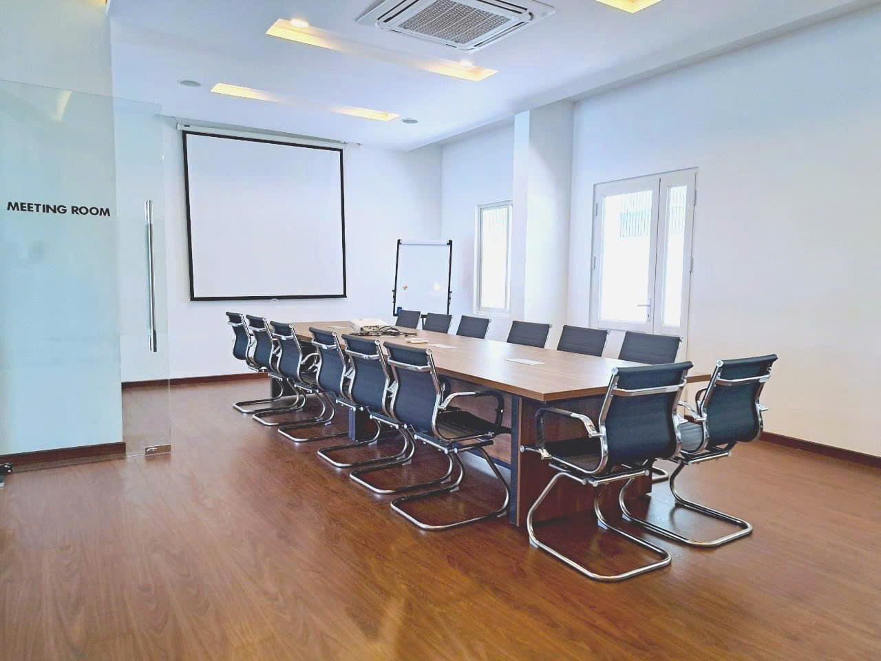 Ghế văn phòng GVP007