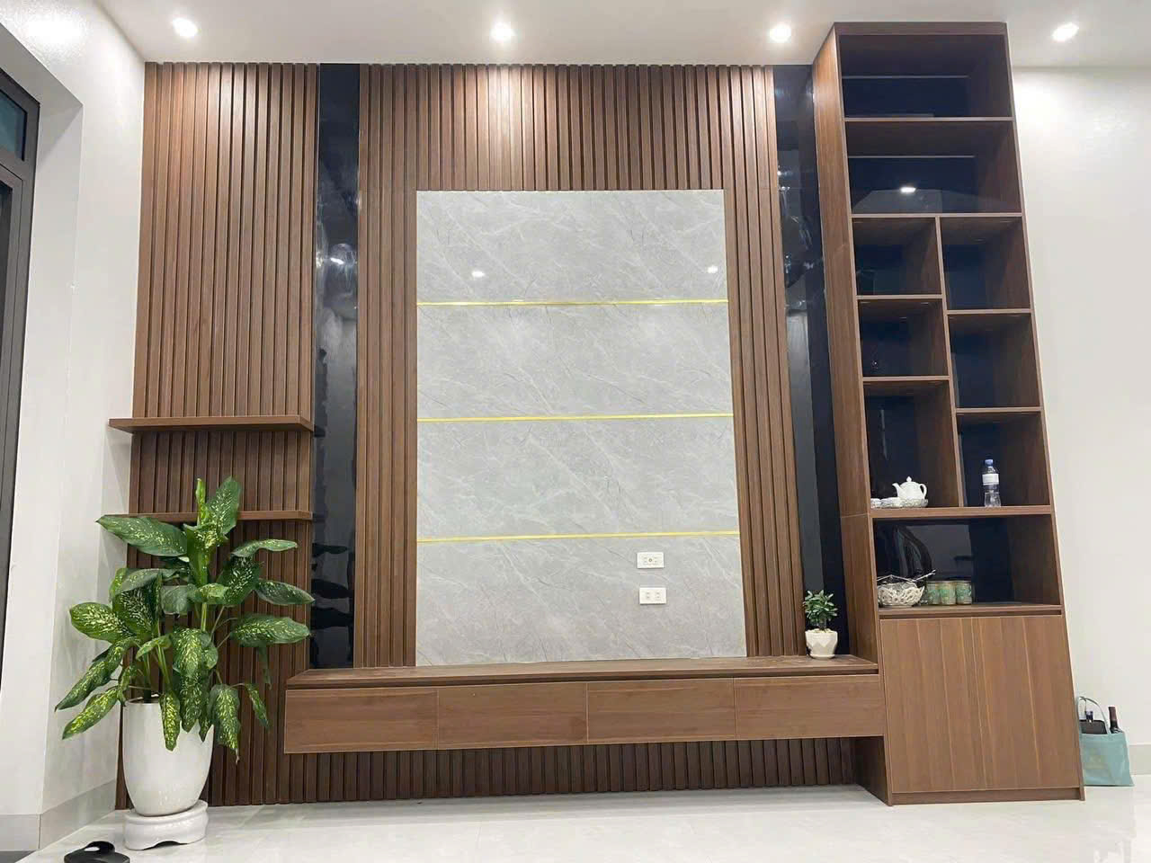 Kệ vách tivi KTV006