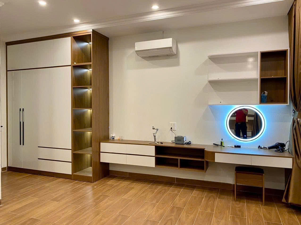 Kệ vách tivi KTV060