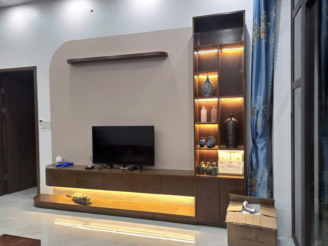Kệ vách tivi KTV090