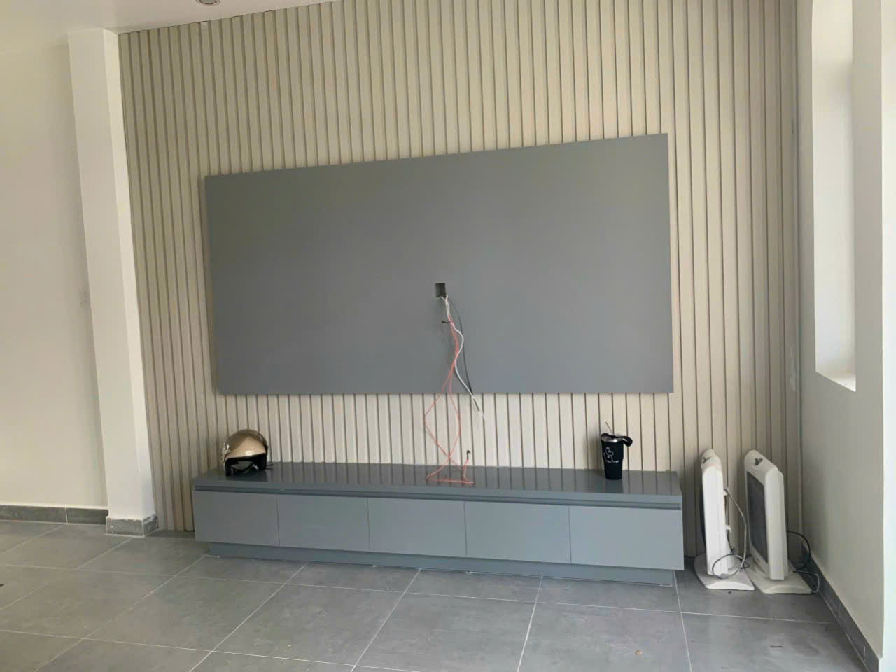 Kệ vách tivi KTV102